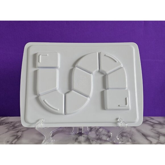 All Fun And Games Kid's Dinner Winner Plates/Fred and Friends Plastic Plate - Picture 8 of 9